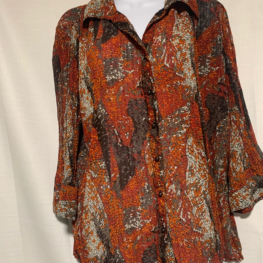 1X Button Down Shirt bathed in Warm Earth Tones! Crinkly Travel-Ready Fabric!